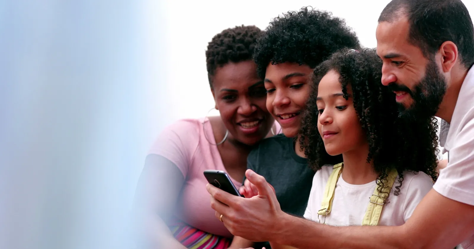 Responsáveis devem atuar como mediadores do uso da internet