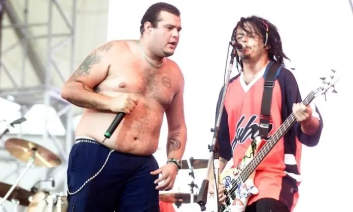 Reges Bolo e Franklin Medeiros durante apresentação no Rock In Rio 2001