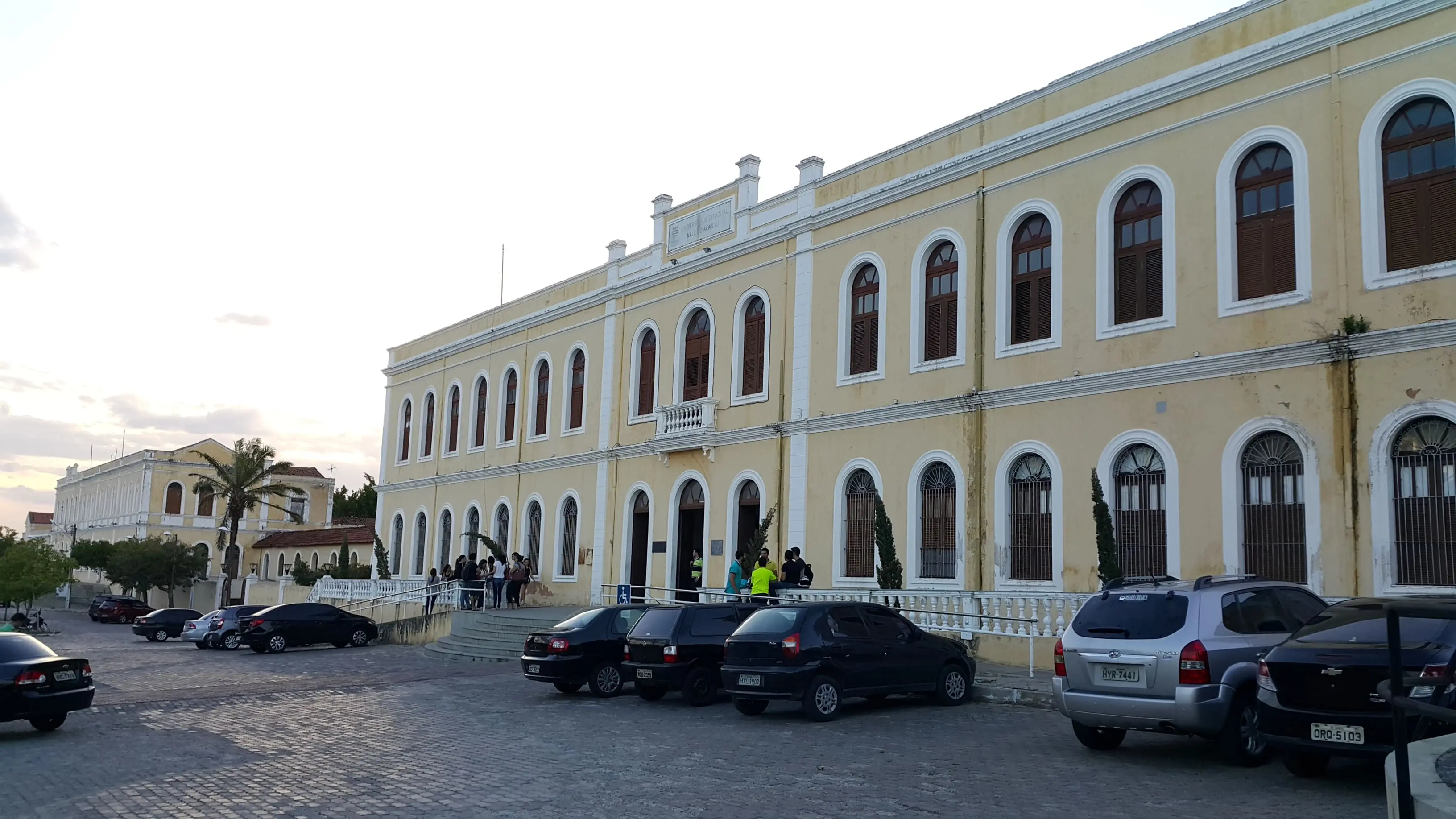 Fachada da Universidade Estadual do Vale do Acaraú