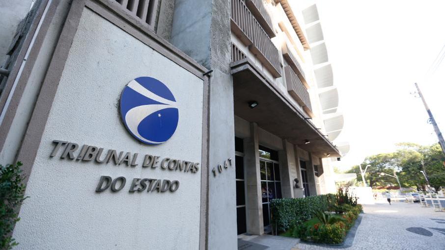 TCE identifica irregularidades em contratos de R$ 83 milhões em prefeituras do Ceará; veja lista - PontoPoder - Diário do Nordeste