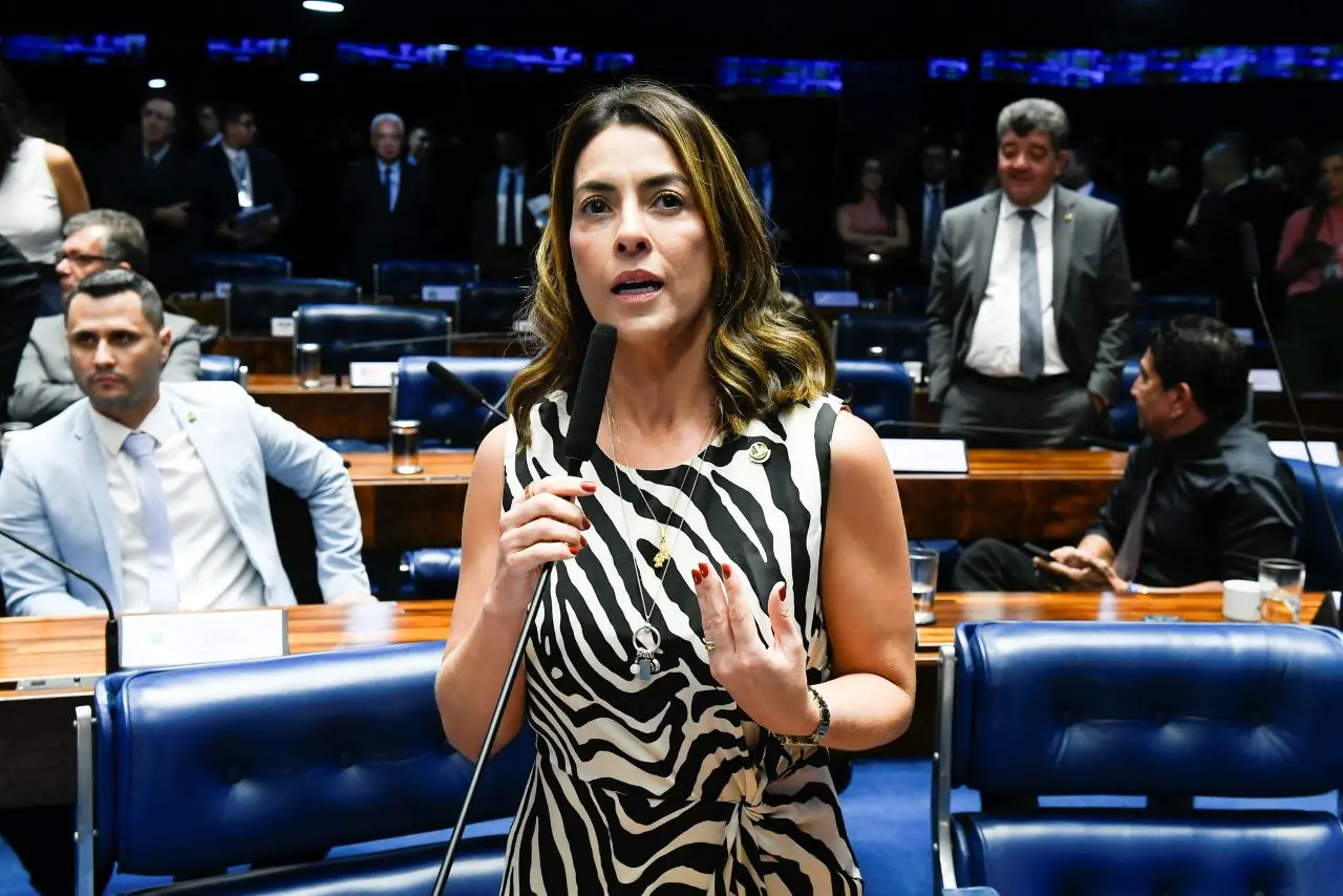 Soraya Thronicke falando no Plenário do senado