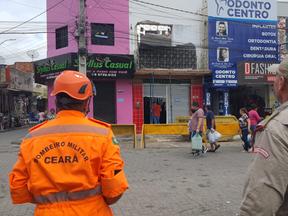 Imagem mostra prédio no Centro de Iguatu em que desabou o teto no dia 27 de abril de 2023