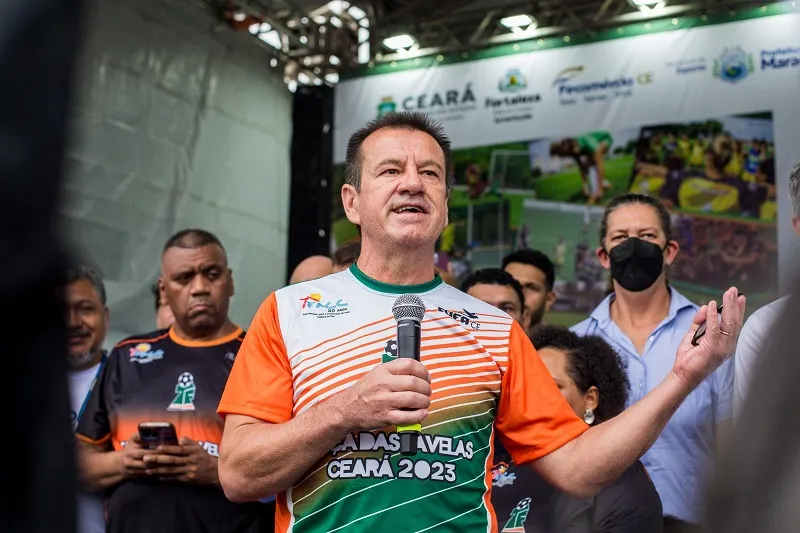 Dunga esteve no lançamento da Taça das Favelas de 2023.