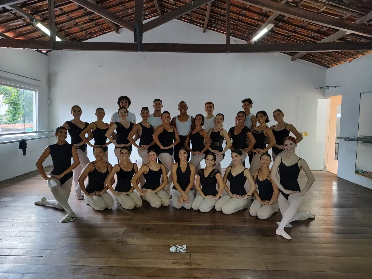 Plano da companhia é profissionalizar bailarinos do Ceará