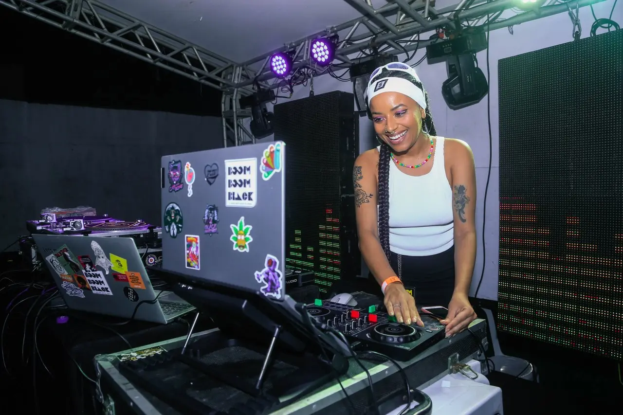 DJ Lolost foi uma das atrações do Aniversário de 24 anos do Centro Cultural Dragão do Mar