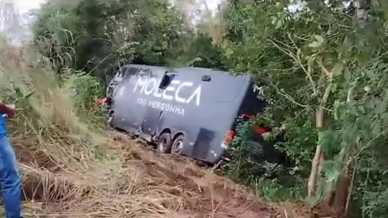 Õnibus da banda após acidente