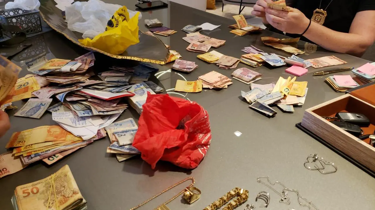 Polícia Civil apreendeu grande quantidade de dinheiro com homem
