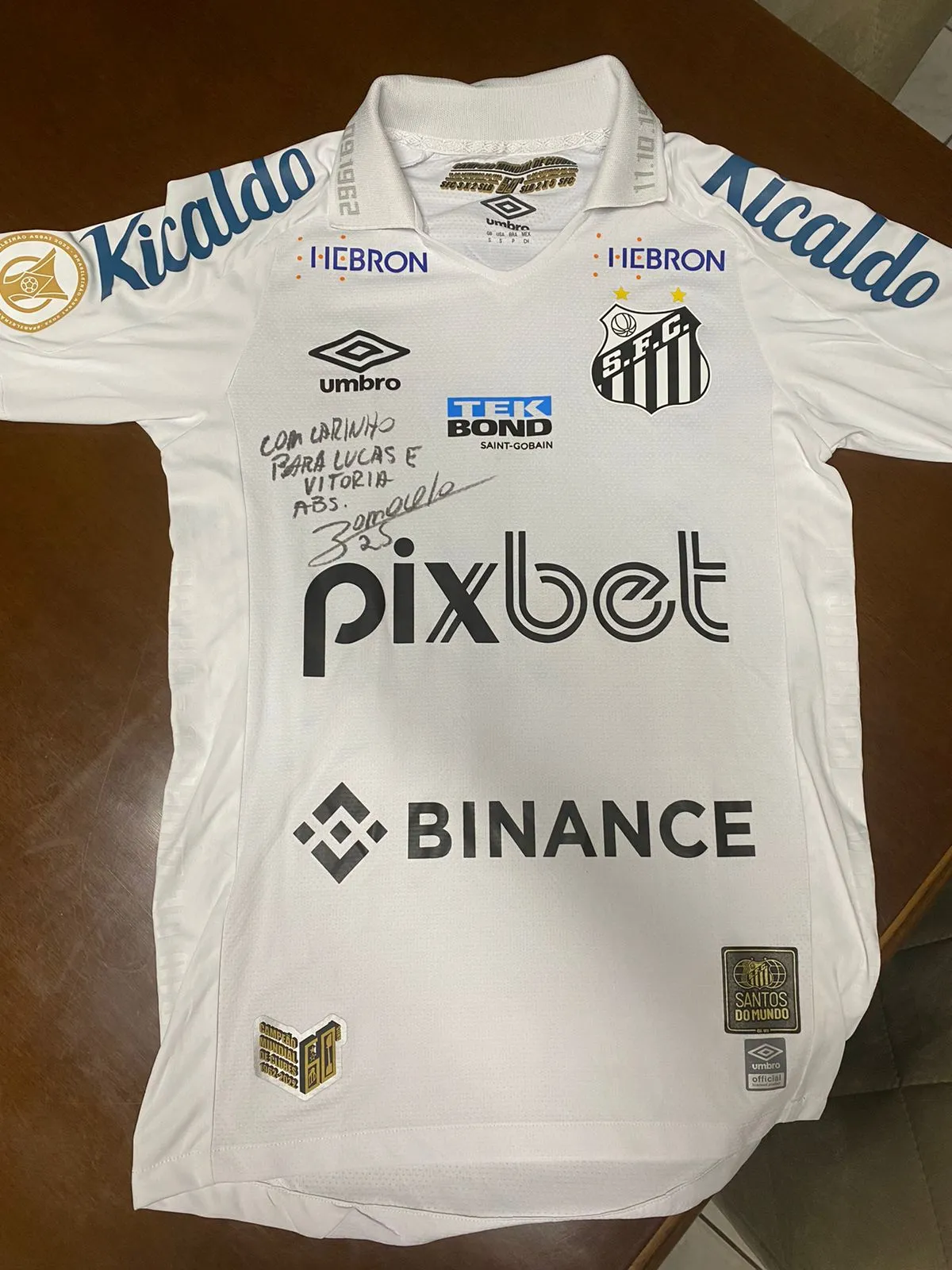 Zanocelo dedicou uma camisa do Santos ao Lucas, em 2021.