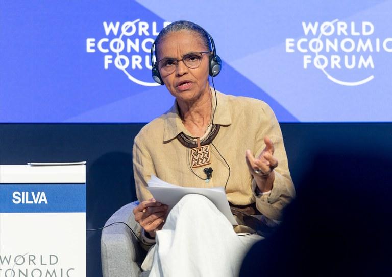 Marina Silva discursando em evento mundial sobre meio ambiente