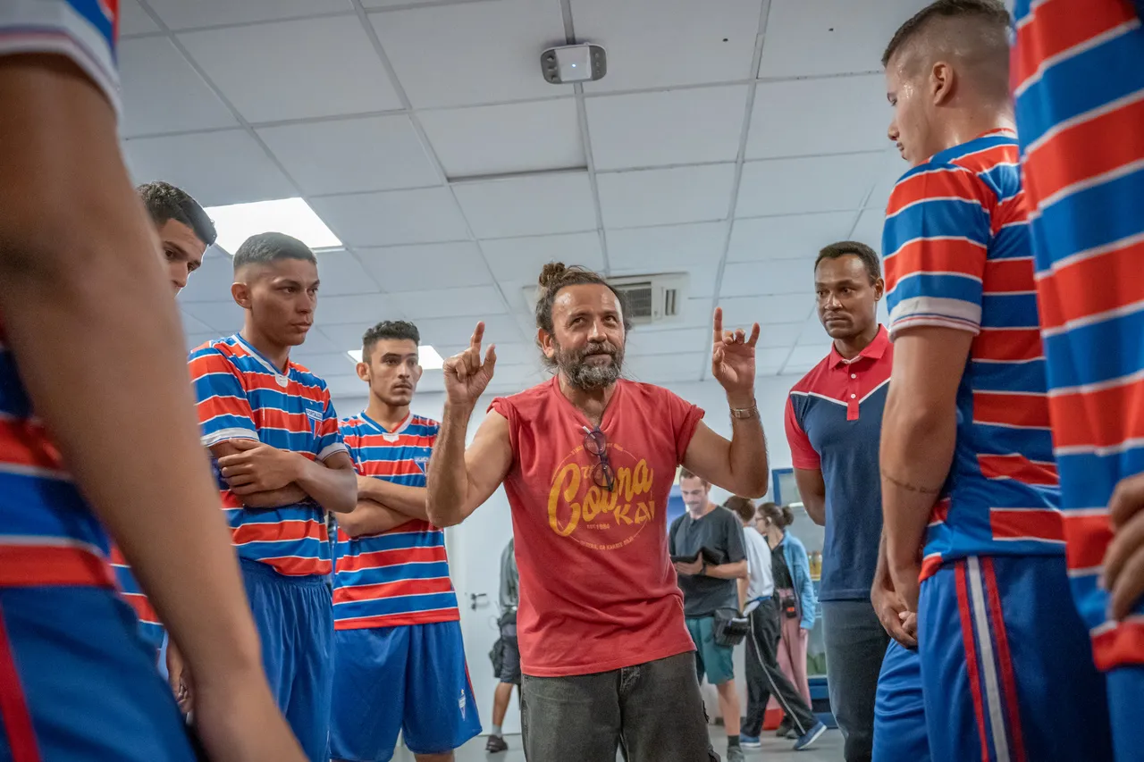 Diretor Halder Gomes em ação dando as coordenadas para as gravações