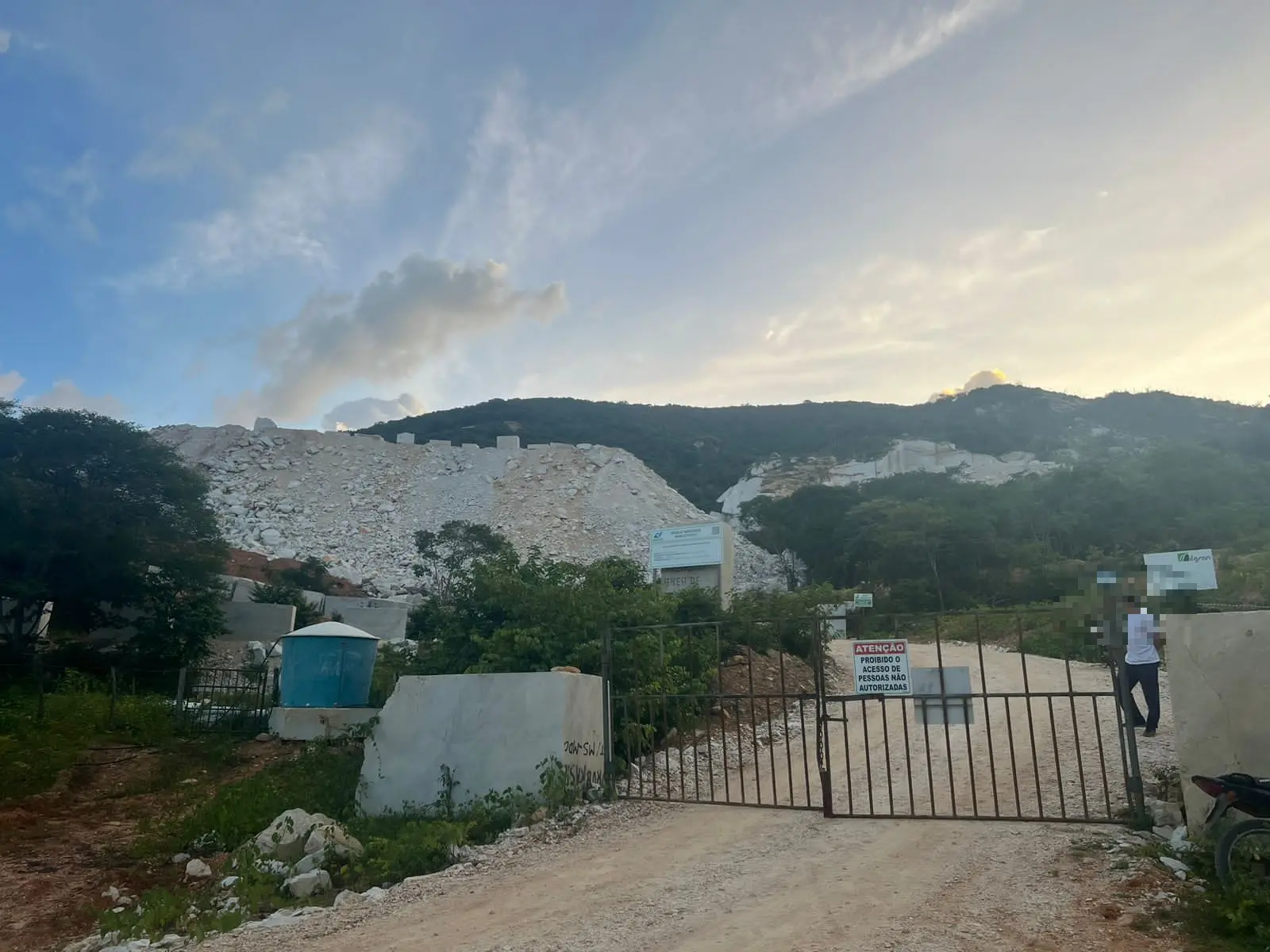 Homem é resgatado após pedreira desabar em Santana do Acaraú