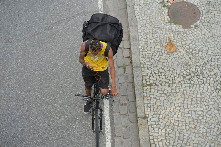 Entrega por aplicativo, trabalhadores, moto, entrega, internet, ifood, rappi, uberentregas