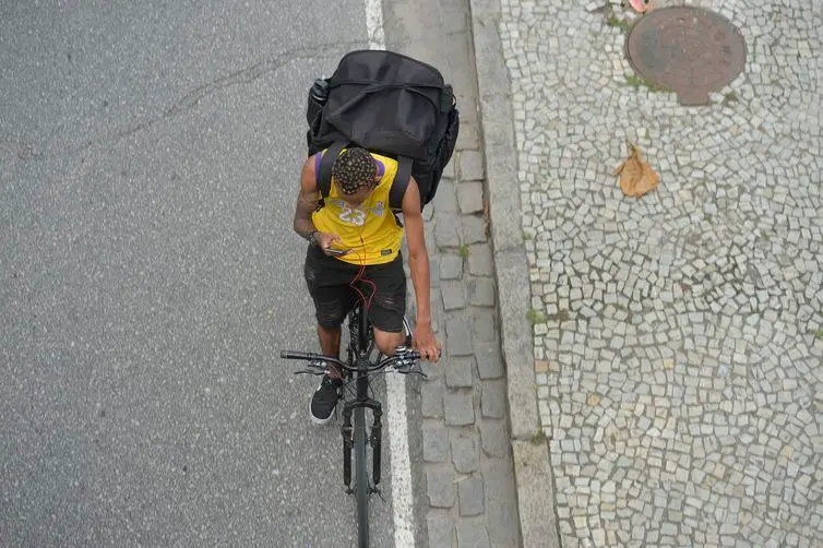 Entrega por aplicativo, trabalhadores, moto, entrega, internet, ifood, rappi, uberentregas