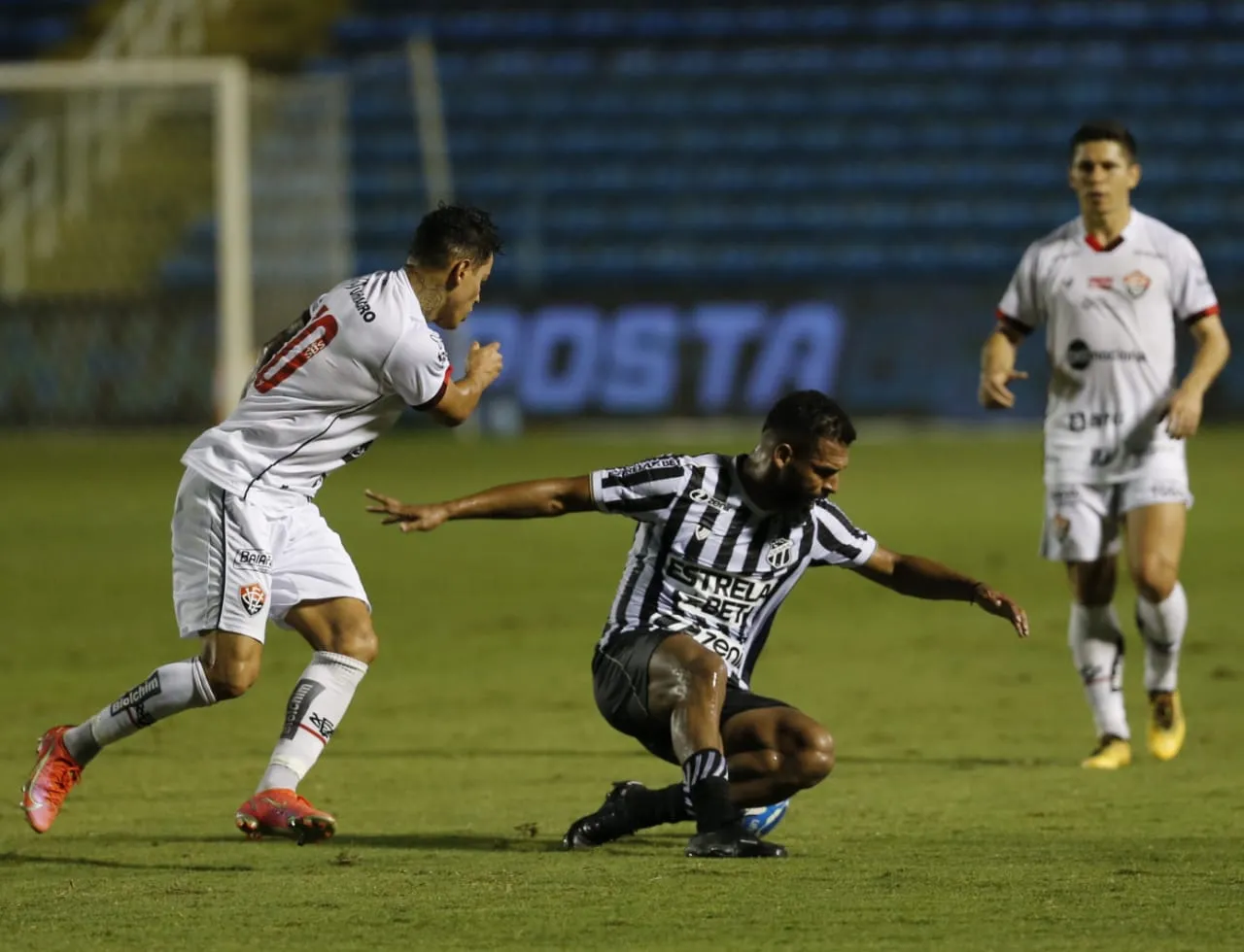 O Ceará fez uma partida muito ruim e foi derrotado pelo Vitória no PV