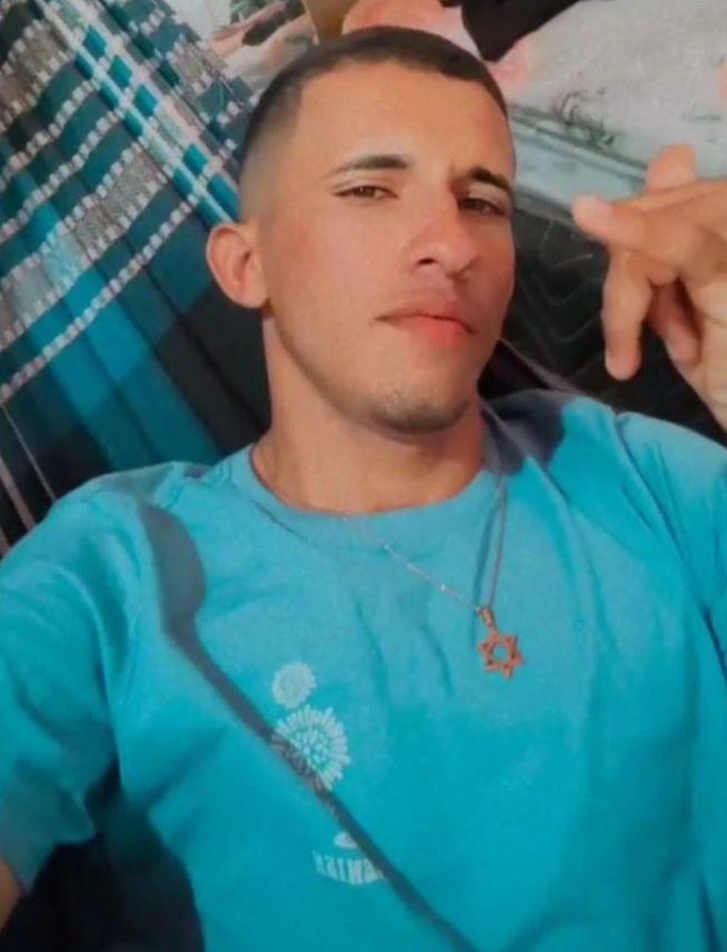 Print de rede social mostra o pescador que está desaparecido