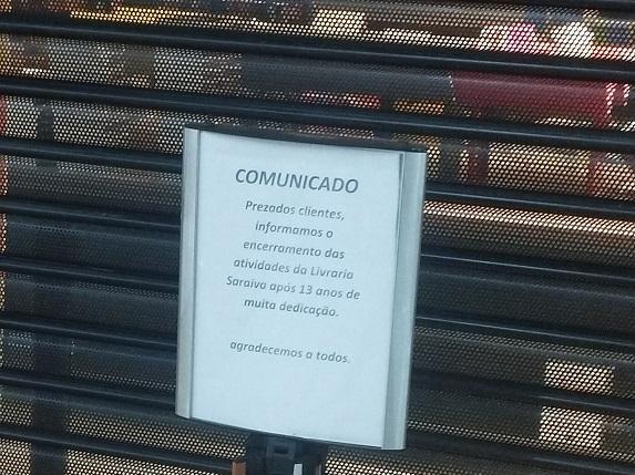 Saraiva demite, fecha lojas e mantém vendas online - 21/09/2023 - Mercado -  Folha