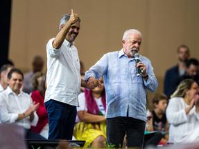 Lula com Elmano durante lançamento de programa na educação, em Fortaleza