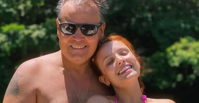 Larissa Manoela e o pai Gilberto Elias