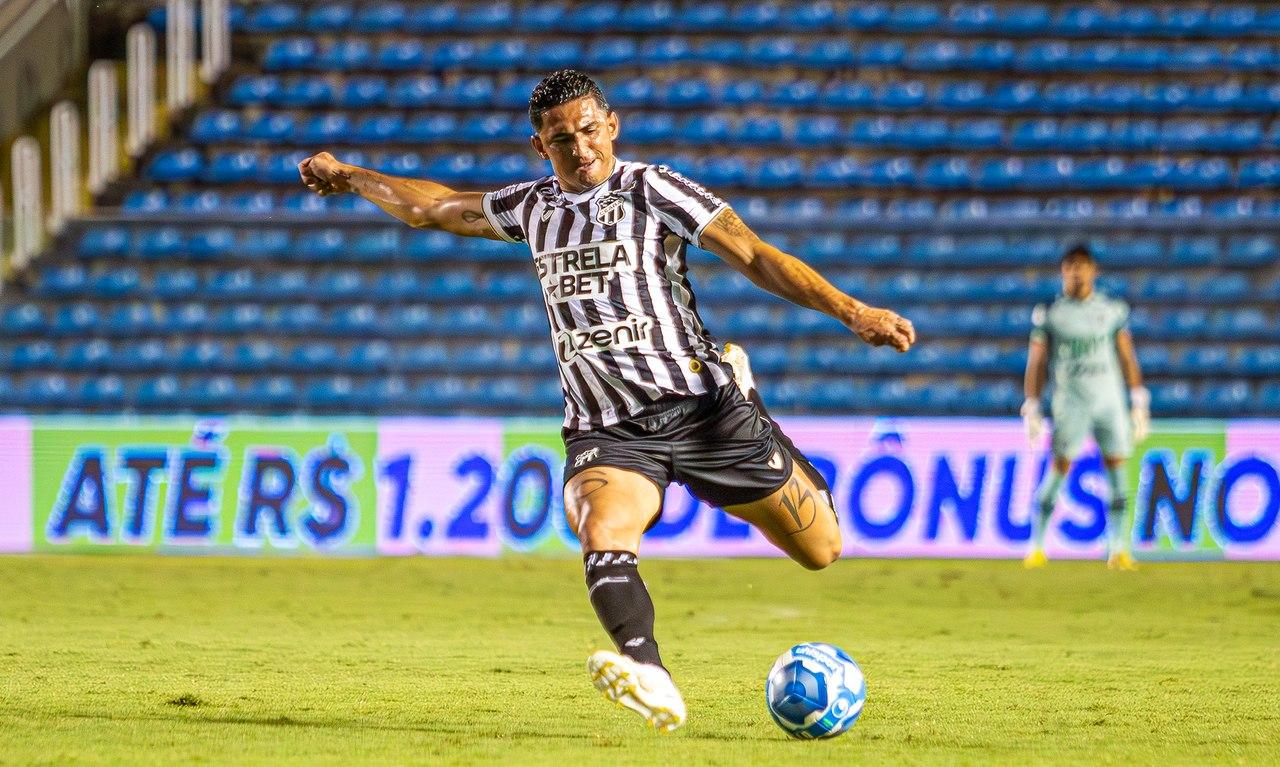 Herói da Ponte, Danilo Barcelos comenta esforço em campo: 'Consegui dar o  meu melhor' - Lance!