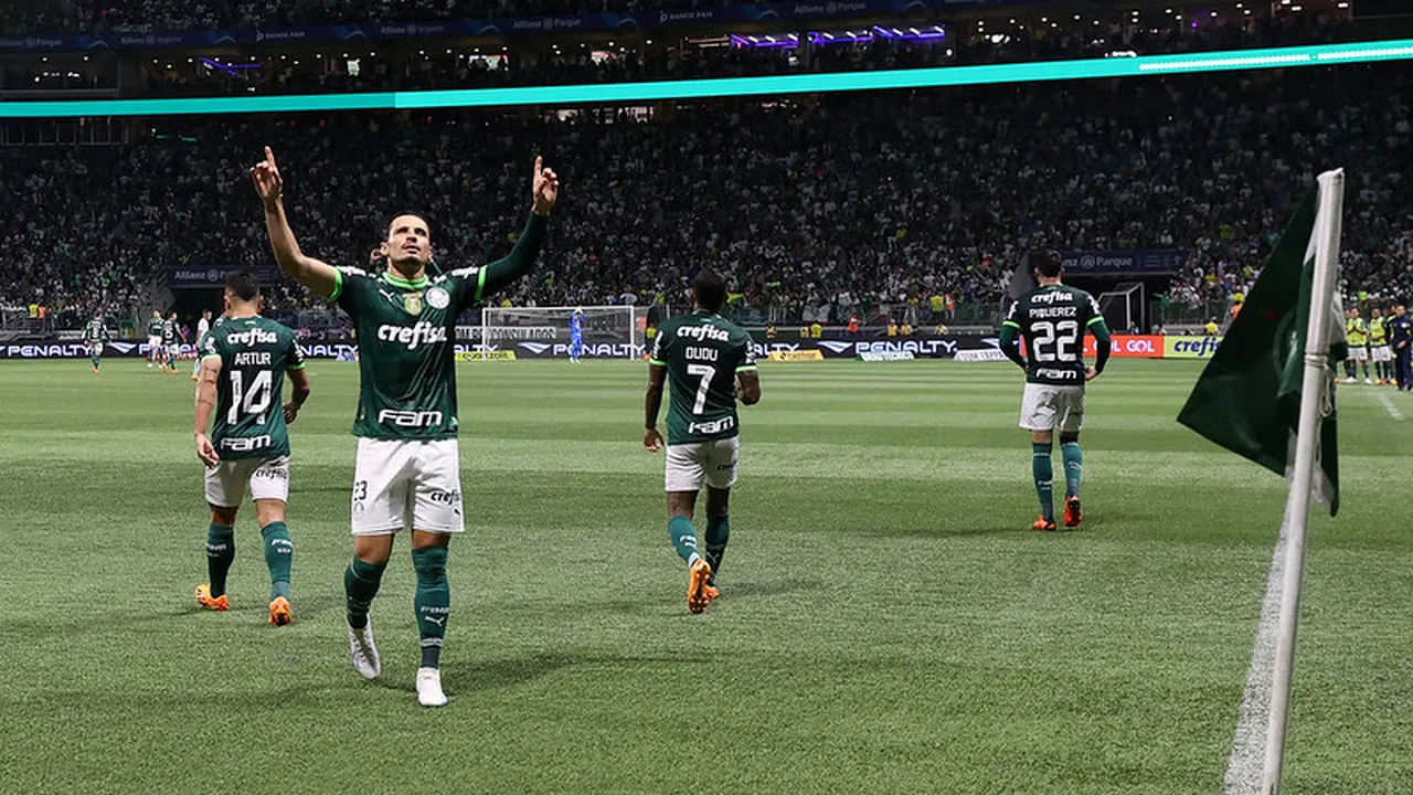 O Palmeiras é adversário do Fortaleza na quarta-feira pela Copa do Brasil e assim como o Leão, carrega longa invencibilidade