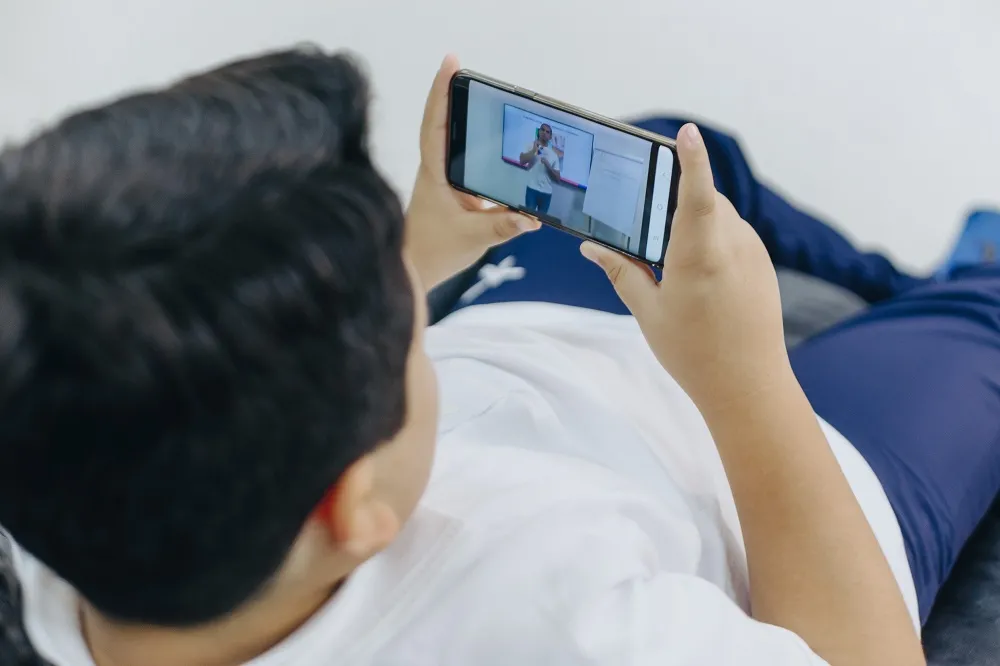 O Sistema de Ensino SAE Digital é composto aulas on-line, jogos educativos e outras ferramentas que auxiliam no processo de aprendizagem