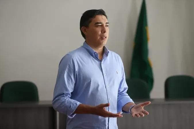 Presidente da Aprece aponta que acréscimo no Fundo de Participação dos Municípios (FPM) pode solucionar o problema.