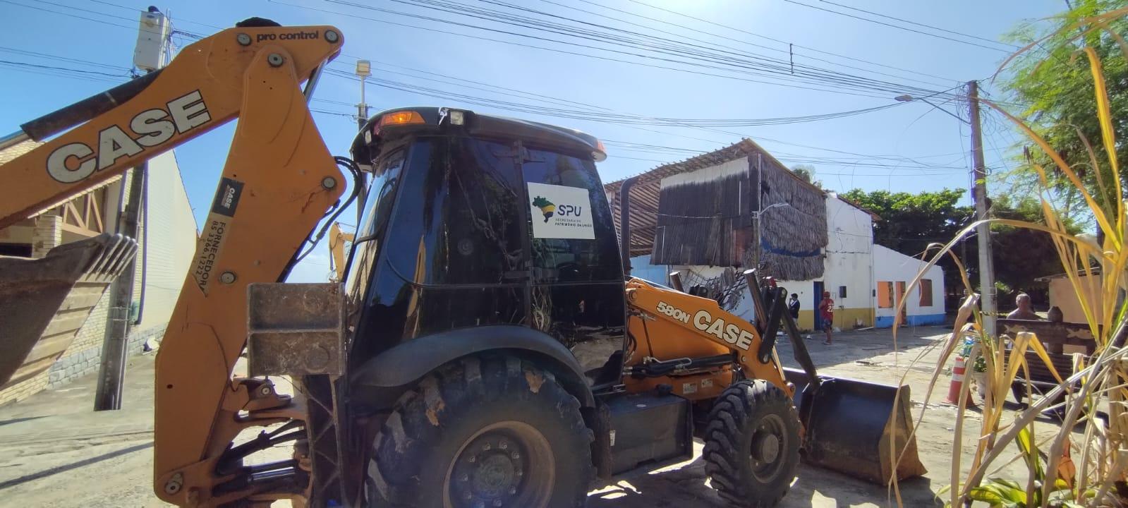 trator que demoliu barracas em caucaia