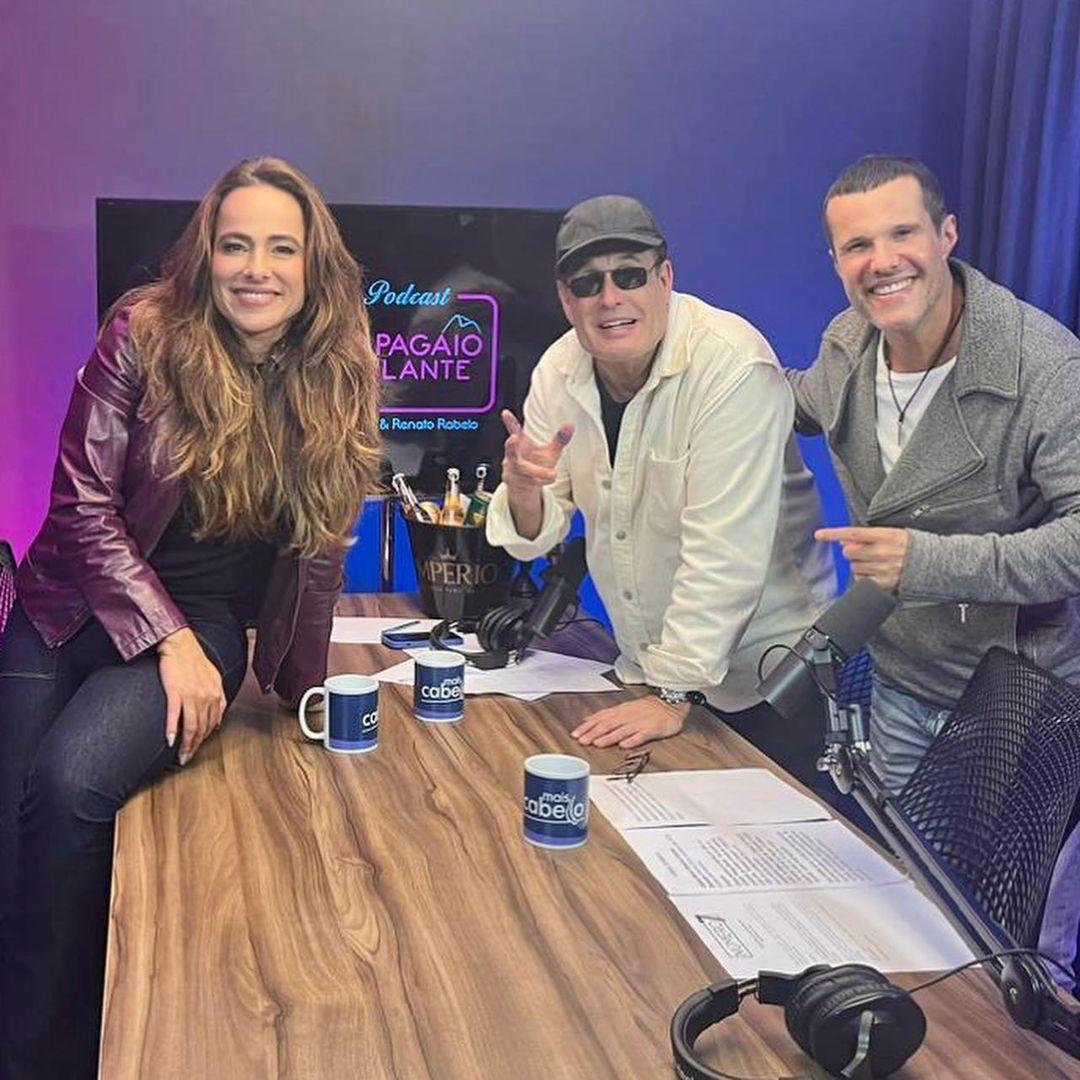 cassia linhares, sergio malandro e Renato Rabelo, no estúdio do podcast papagaio falante