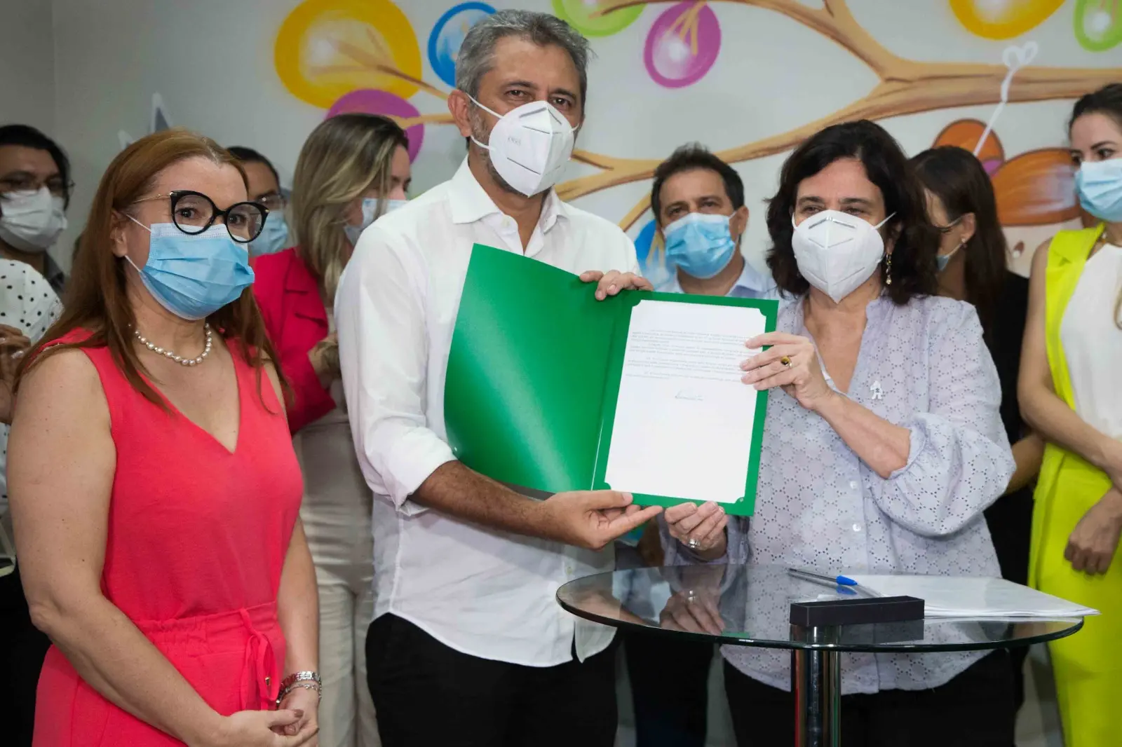 Governador Elmano de Freitas participou de evento, nesta quinta-feira (18), ao lado da ministra da Saúde, Nísia Trindade