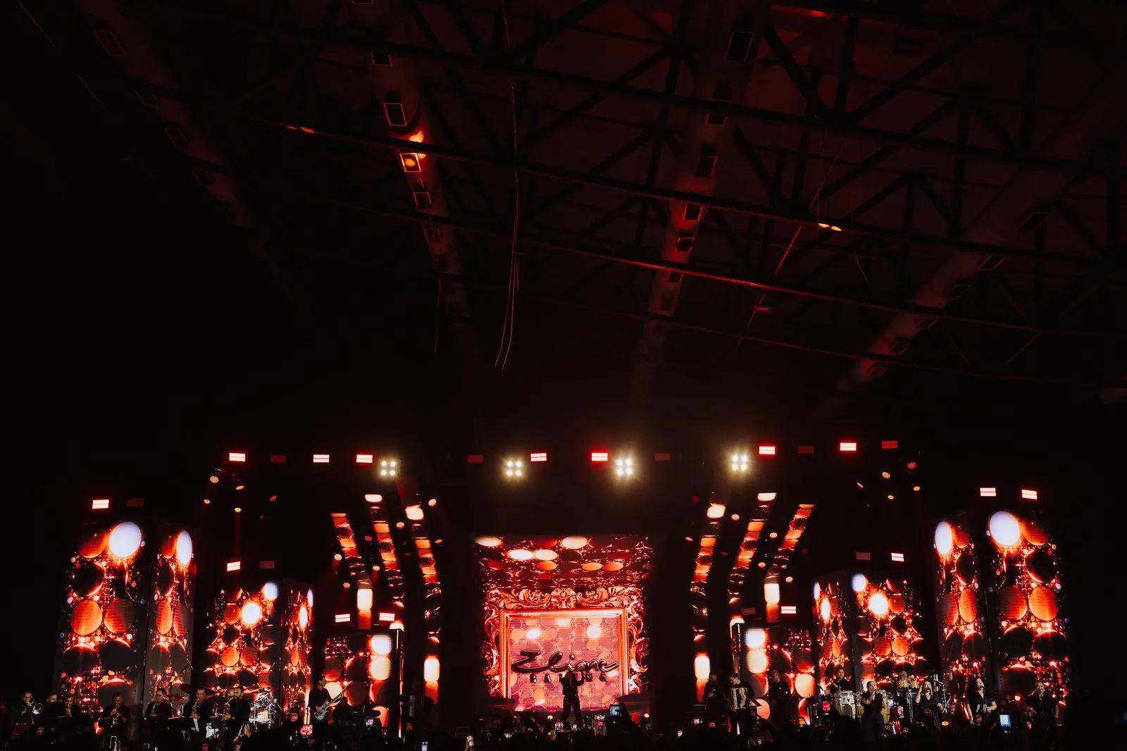 Produção ganhou megaestrutura com painéis de led