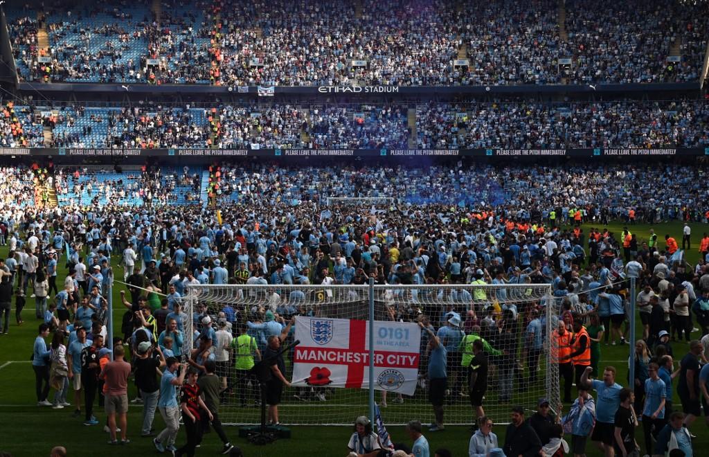Jogo do Manchester City, tricampeão inglês, termina em celebração