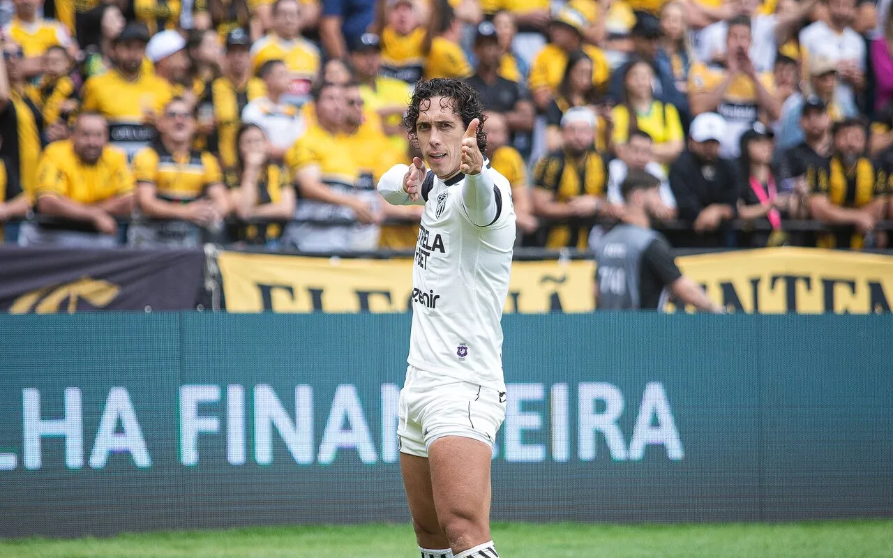 Centroavante Nicolas marcou o primeiro do Vovô na partida contra o Criciúma.