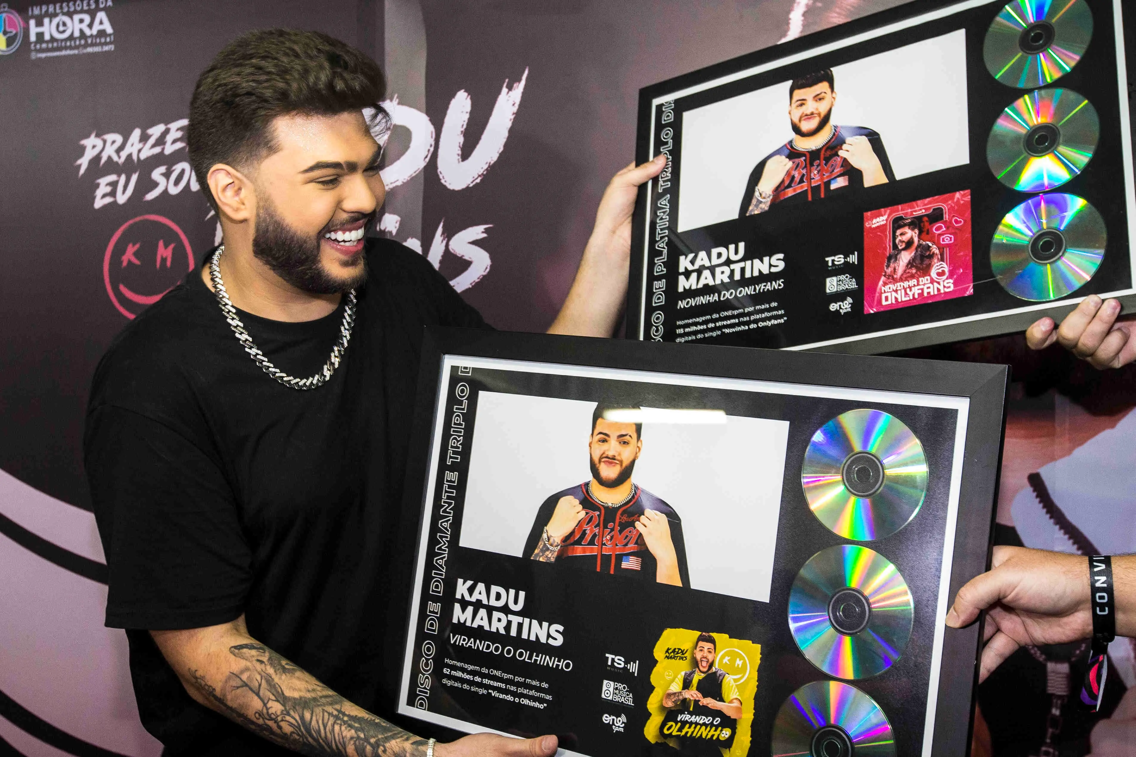 Cantor recebeu discos de diamante