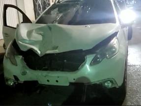 carro de motorista que atropelou dois casais na Avenida do Aeroporto, em Fortaleza