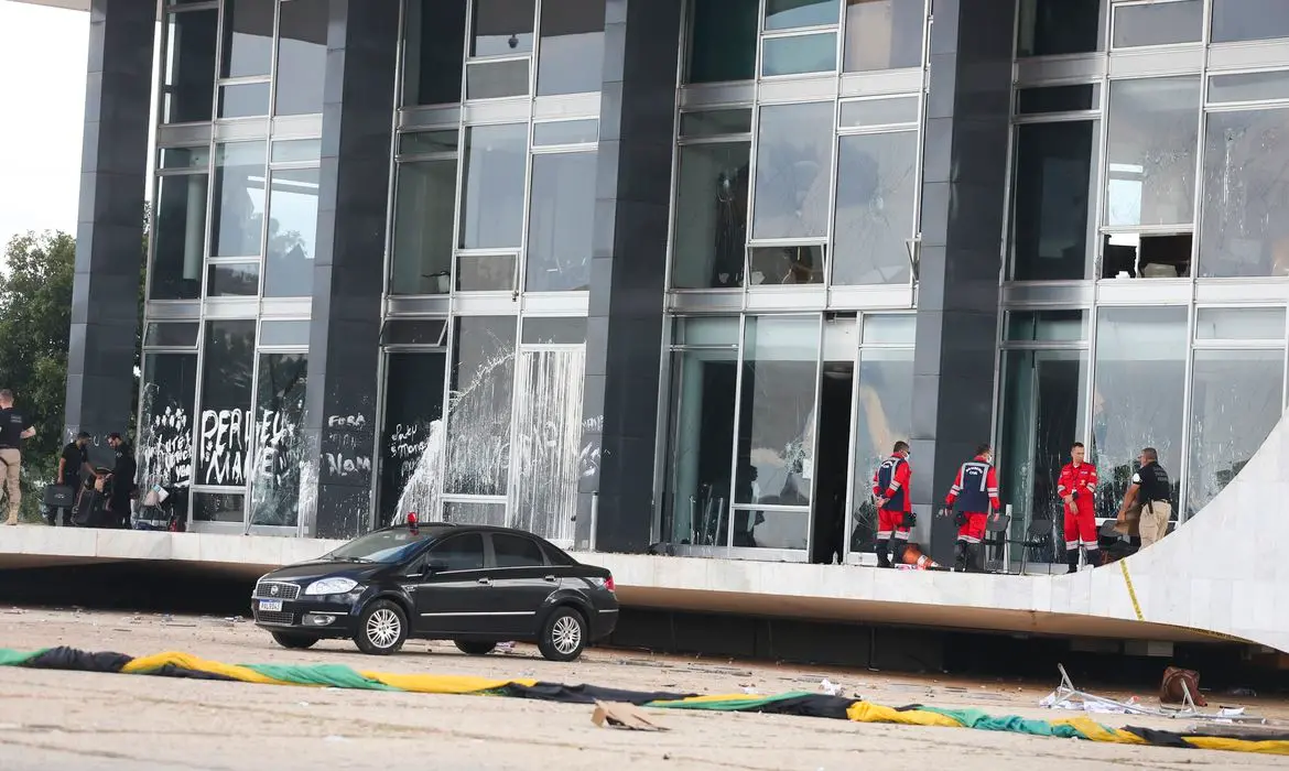 atos antidemocráticos de 8 de janeiro na sede dos Três Poderes, em Brasília
