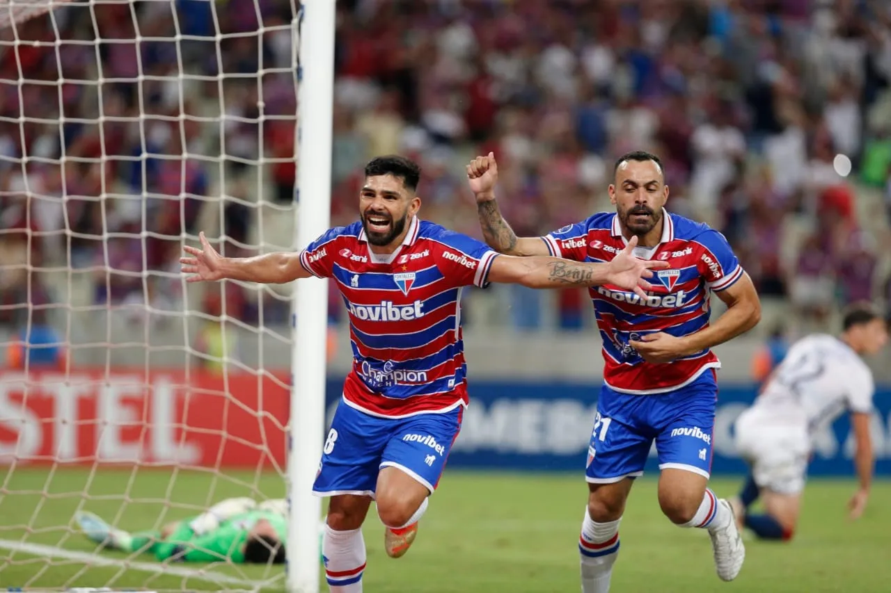 Romero comemora o segundo gol do Fortaleza na partida.
