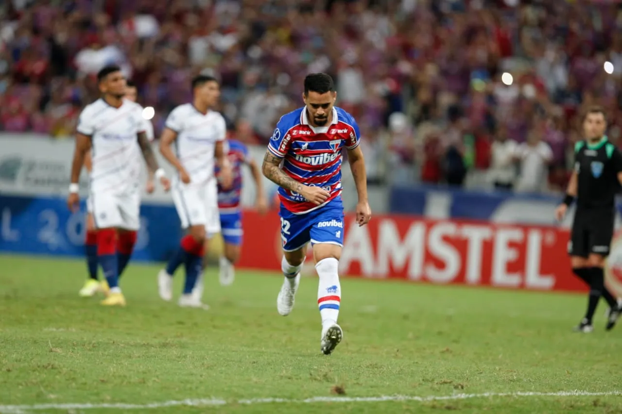 Yago Pikachu marcou o gol que selou a vitória do Fortaleza.