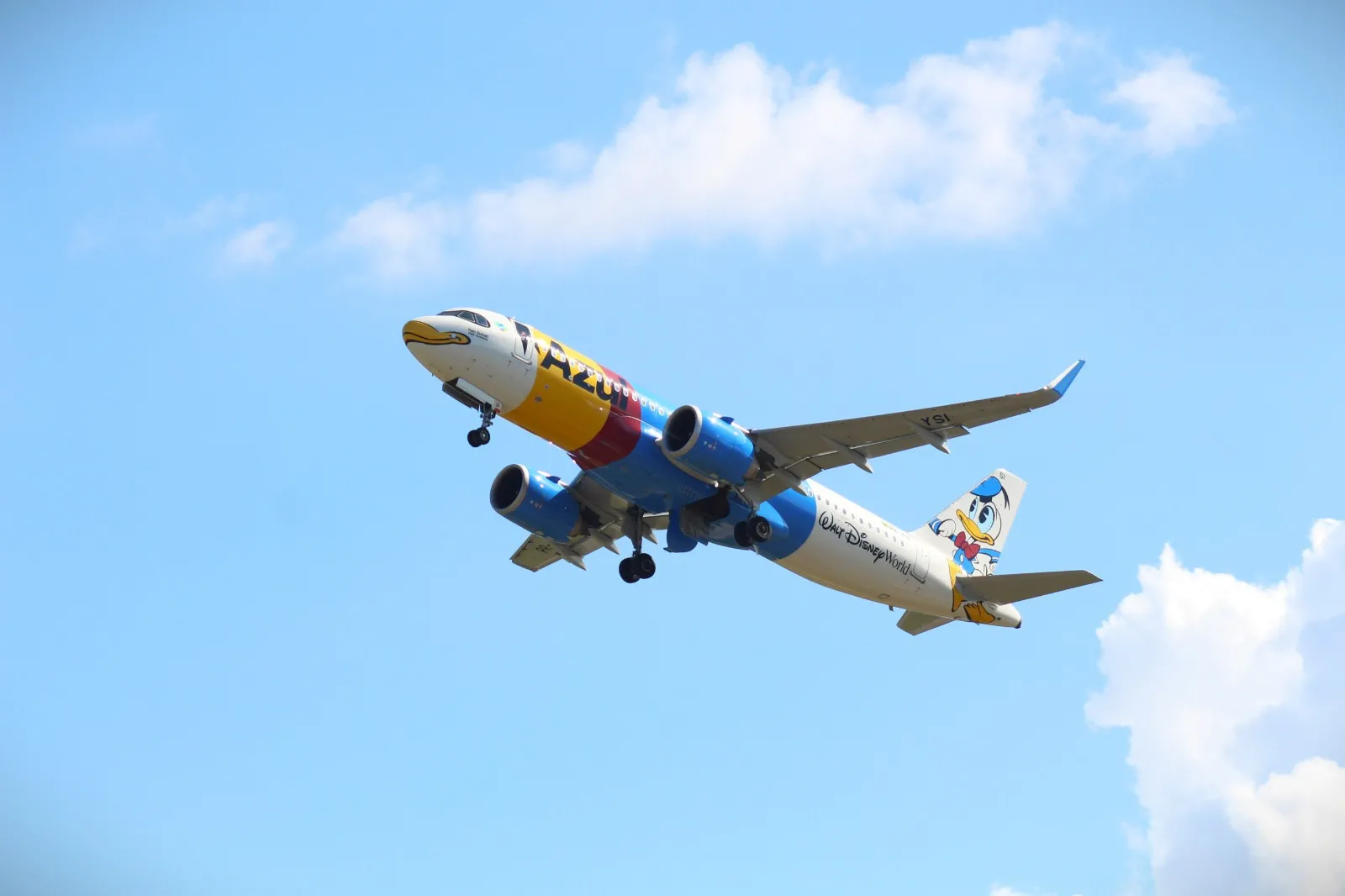 Aeronave do Pato Donald pelo clique de Assis Laurindo