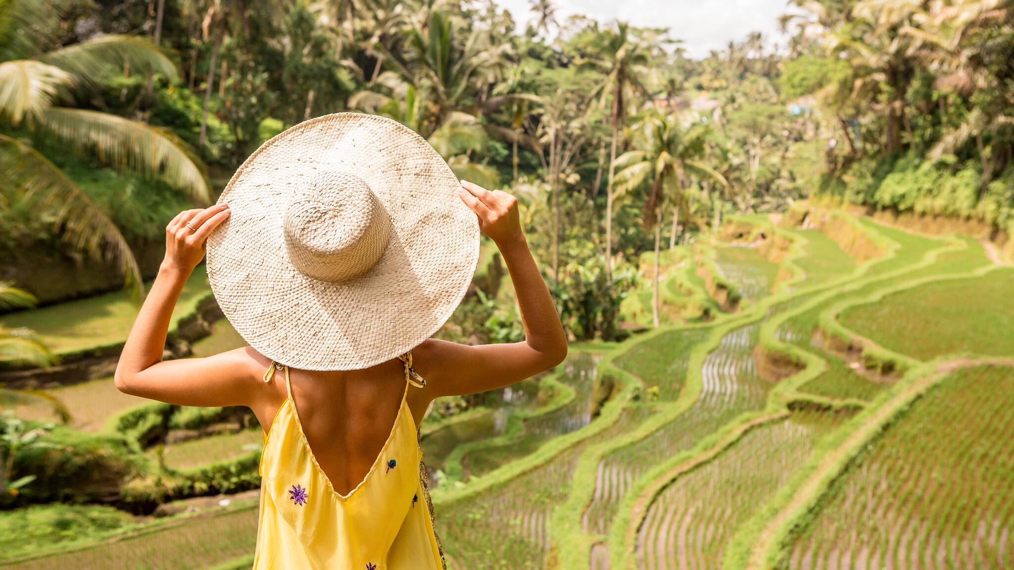 Turista alemã é presa após invadir nua templo sagrado em Bali - Mundo -  Diário do Nordeste