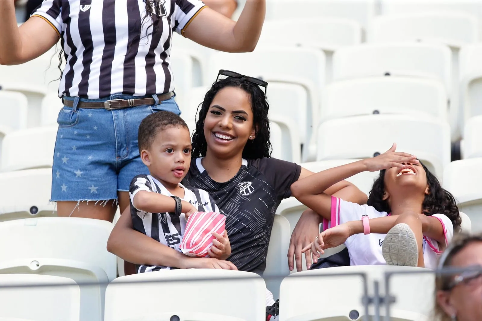Torcida, formada por mulheres, crianças e PCDs, fez a festa na Arena Castelão.