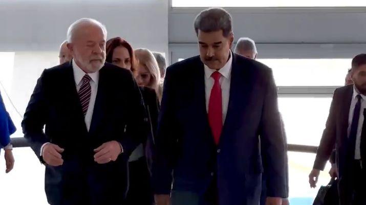 Lula e Maduro subindo as escadas