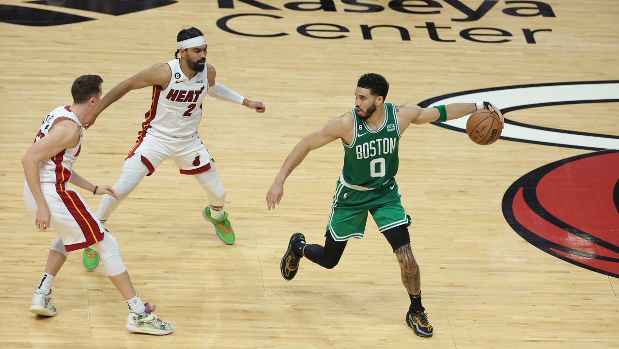 Boston Celtics bate Miami Heat e vai às finais da NBA contra Warriors -  Jornal de Brasília