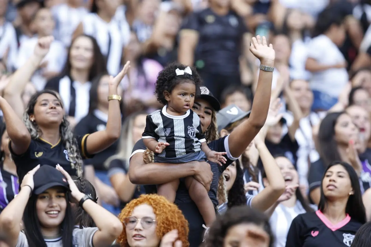 Imagem da notícia: Ceará divulga que nenhuma cadeira foi quebrada em jogo no Castelão contra Novorizontino