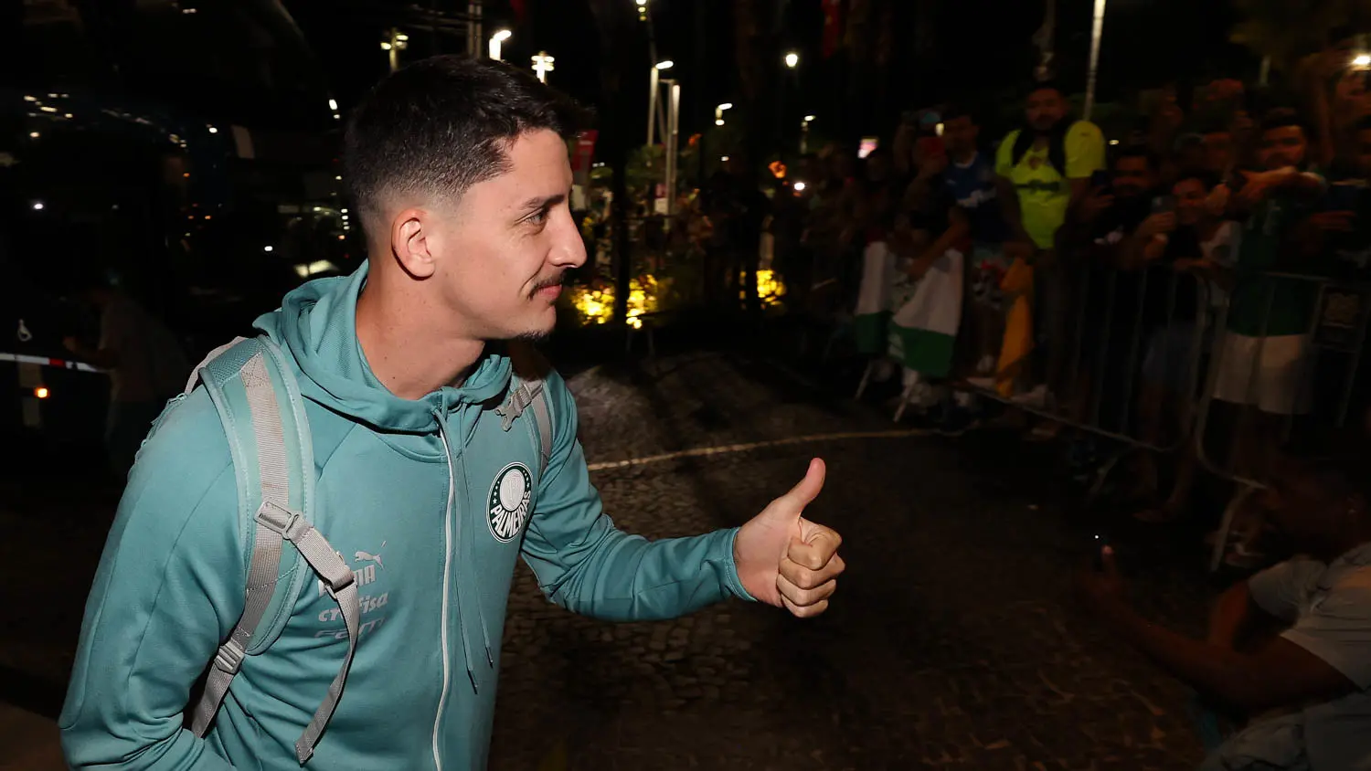 Imagem mostra jogador de futebol