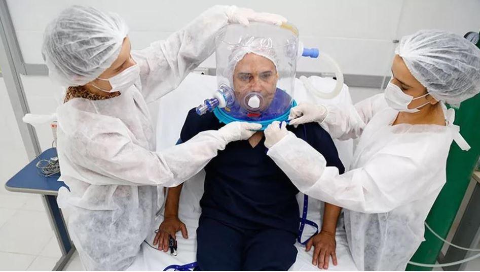 Capacete Elmo é um equipamento de respiração assistida desenvolvido no Ceará