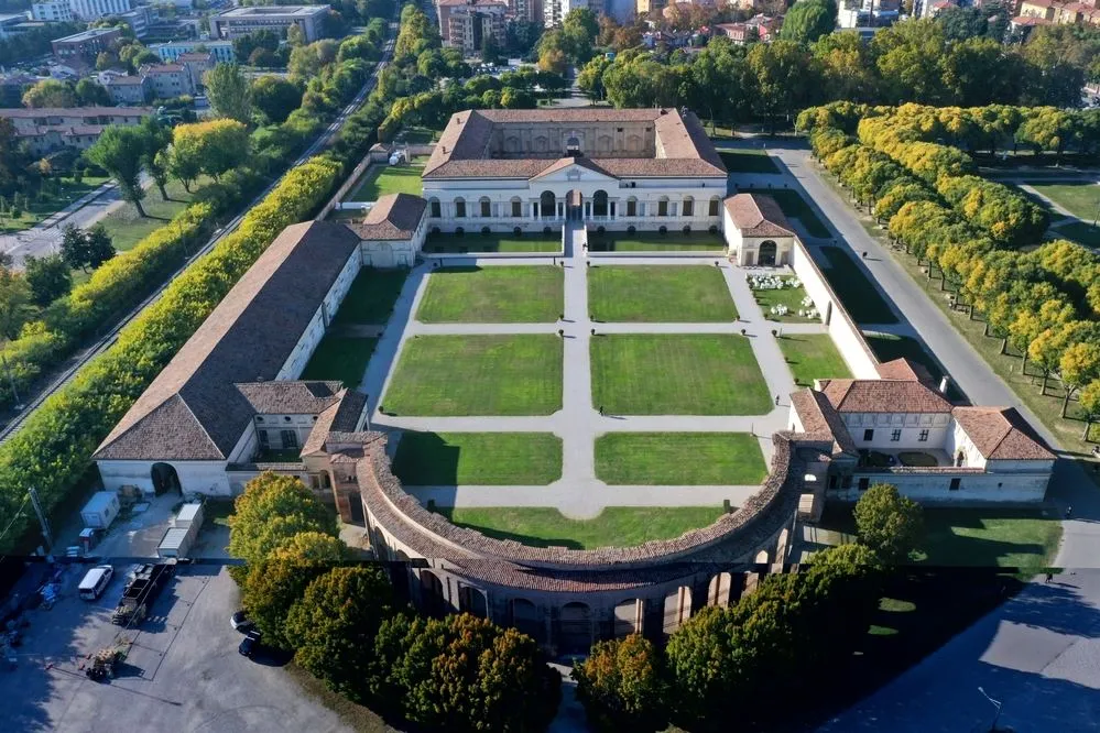 Mântua é uma cidade aristocrática de palácios nobres