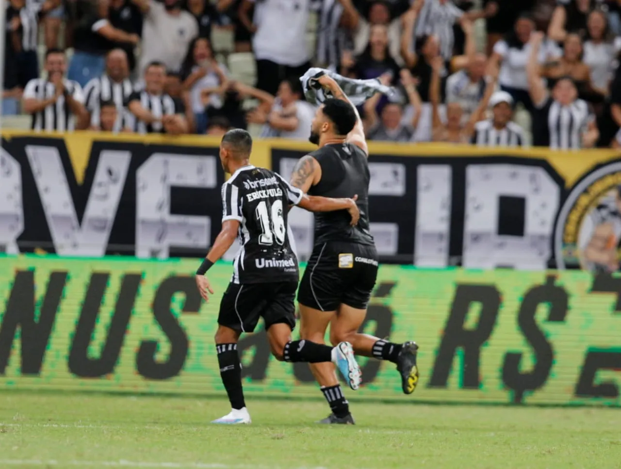 Vitor Gabriel marcou o segundo gol do Ceará, já nos acréscimos, garantindo a vitória alvinegra