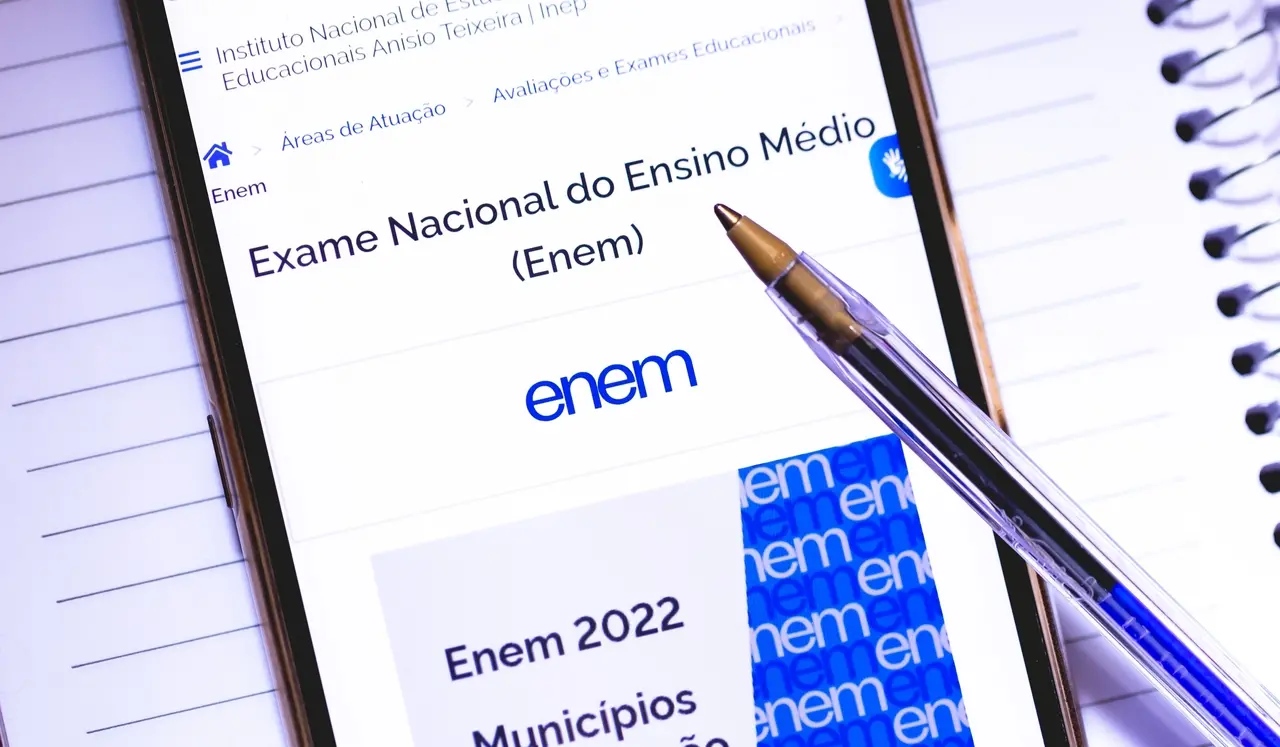 Site com informações sobre o ENEM referente ao Exame Nacional do Ensino Médio no Brasil. Educação
