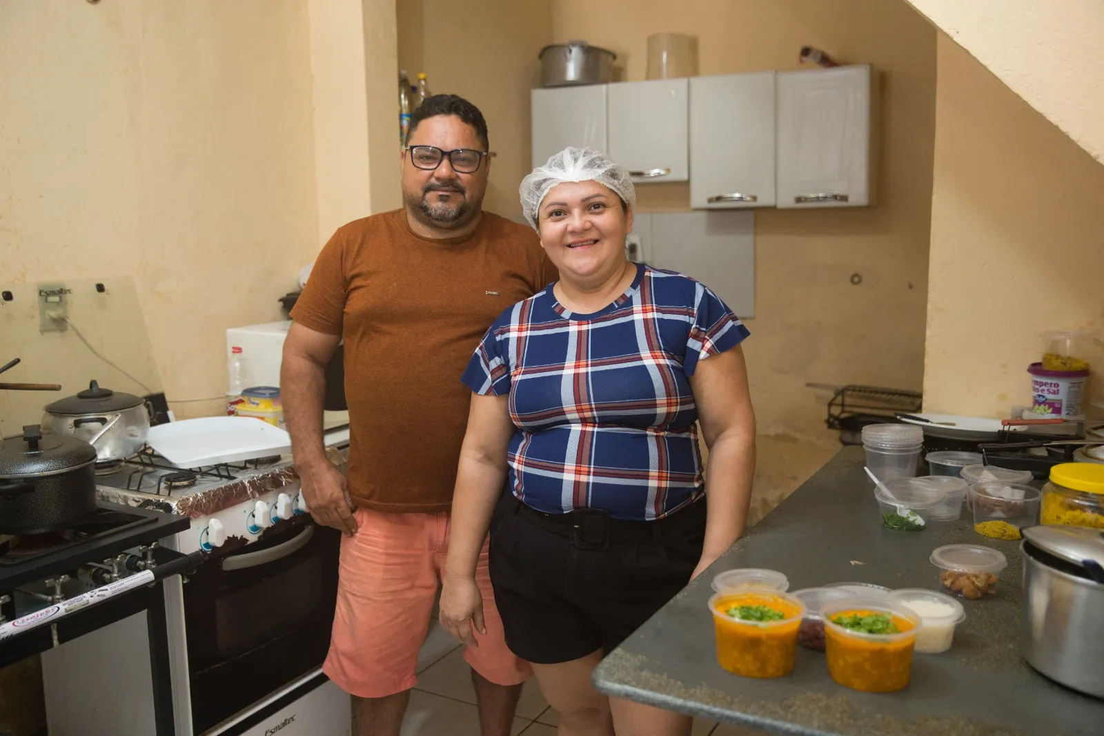 Luciliane e Daniel vendem comidas típicas nordestinas durante todo o ano