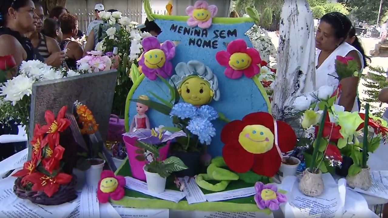 Conheça a história da 'menina sem nome', criança assassinada que foi considerada santa em Recife Conheça a história da 'menina sem nome', criança assassinada que foi considerada santa em Recife